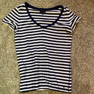 American Eagle short sleeve shirt